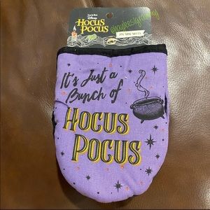 Disney IT'S JUST A BUNCH OF HOCUS POCUS Mini Oven Mitts BRAND NEW!